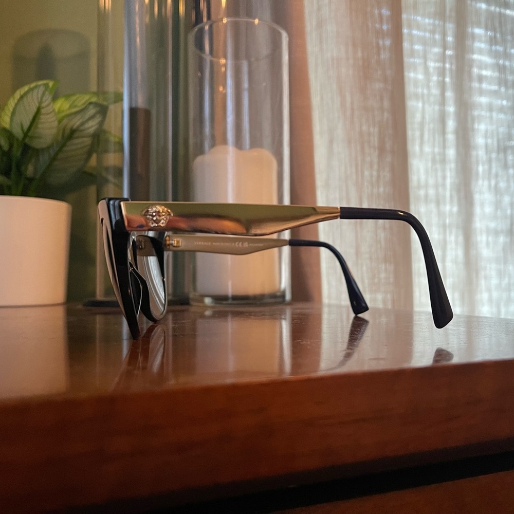 EUC Versace - Polarized Cat Eye Sunglasses - Picture 5 of 14